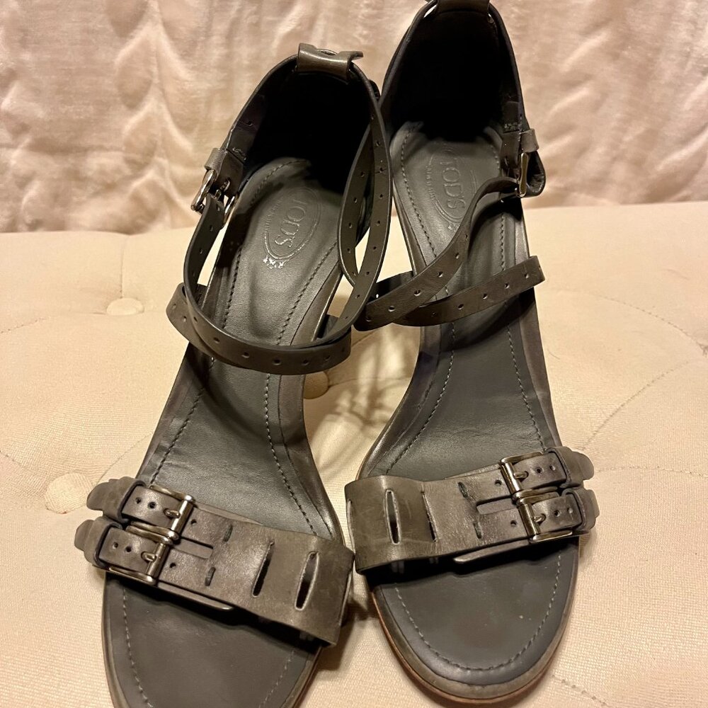 TOD'S Grey Leather Detail Ankle Strap Sandal - Picture 9 of 9